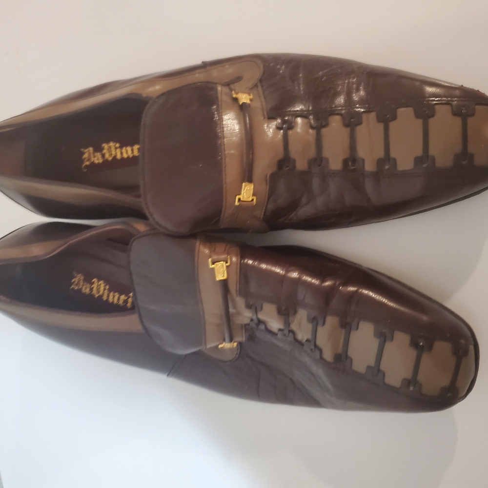 DaVinci Brown Leather Slip-On Loafers with Sleek Design